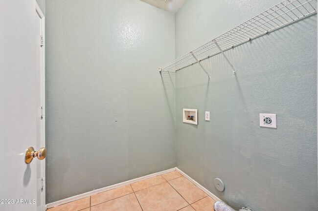 Building Photo - 7409 N Solano Dr