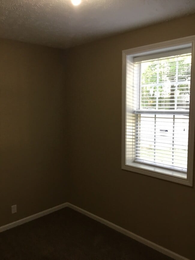 Building Photo - 3 Bedroom 2 1/2 Bath Pet Friendly Home For Rent!