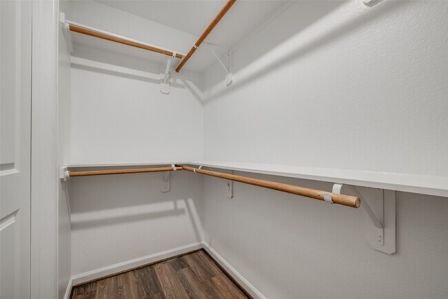 Building Photo - 221 Pk Pl Cir
