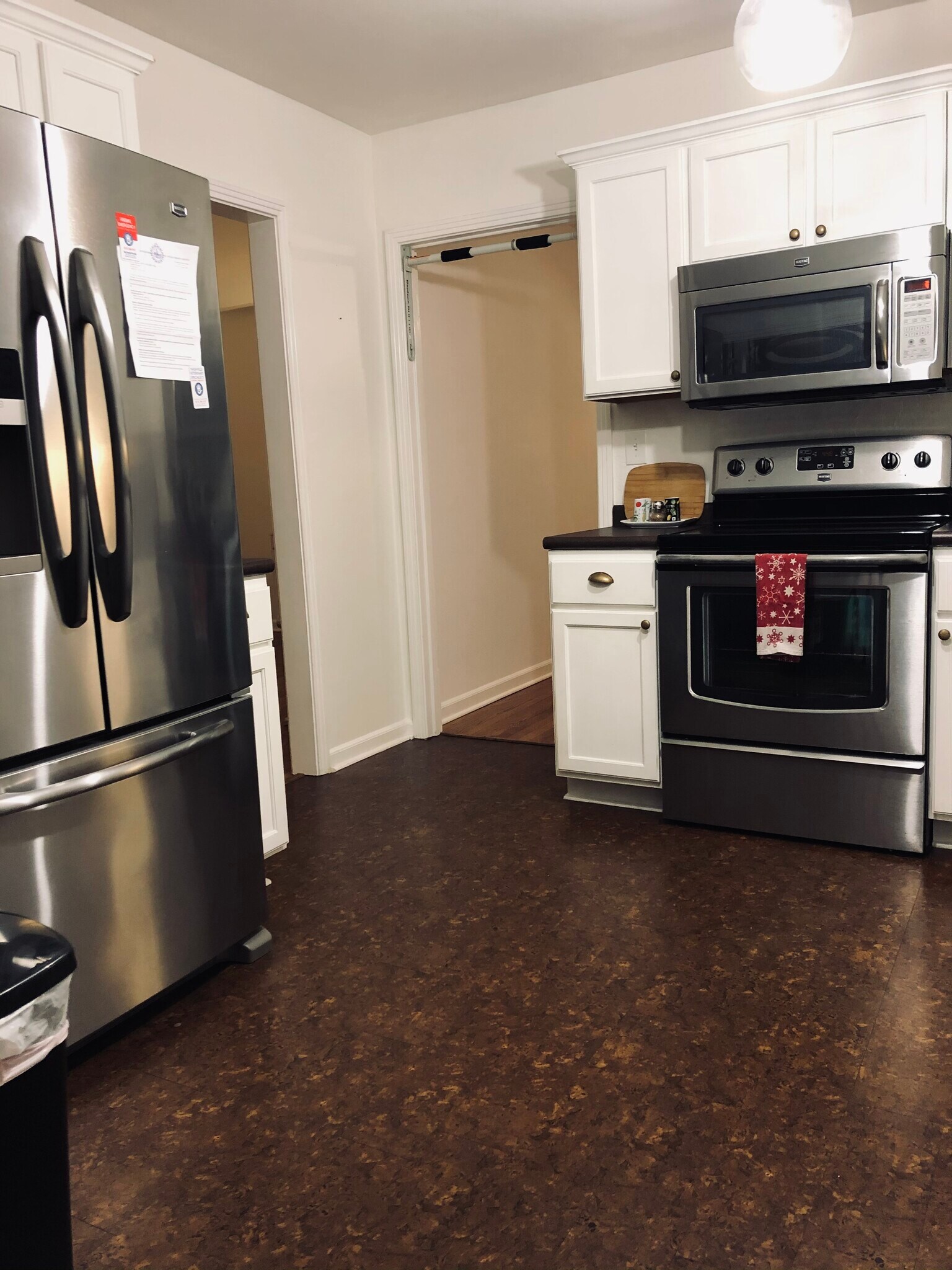 Kitchen - 633 Bel Air Dr