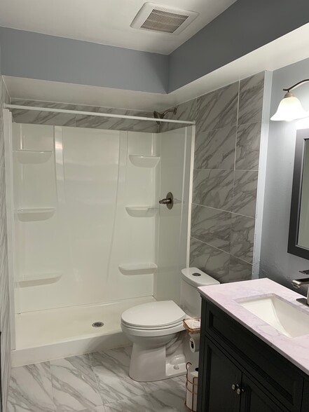 Building Photo - 4325 NE 130th Pl