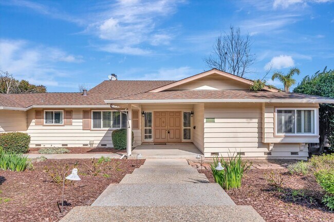 Building Photo - Tri-Level Home in Los Gatos