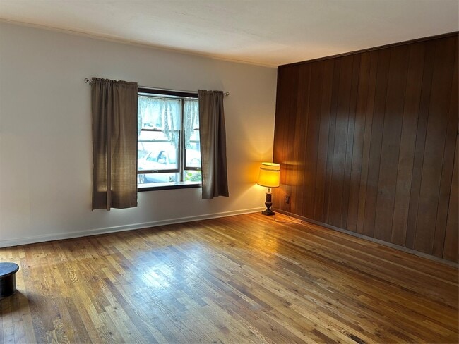 Building Photo - 114 Elmwood St