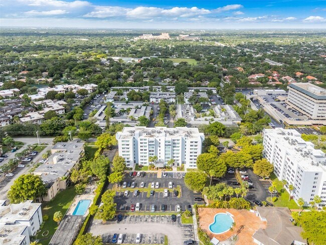 Building Photo - 9125 SW 77th Ave