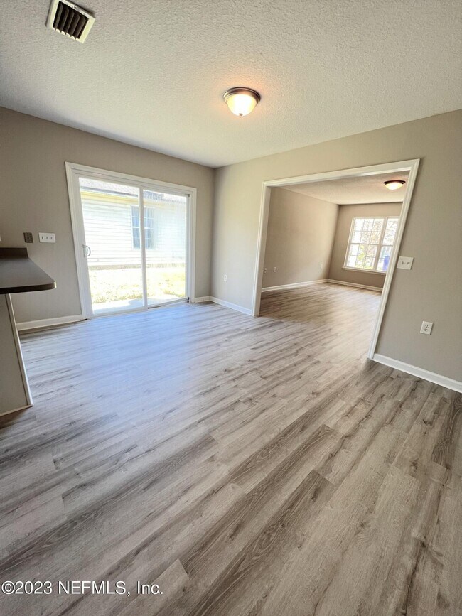 Building Photo - 1044 Bruen St