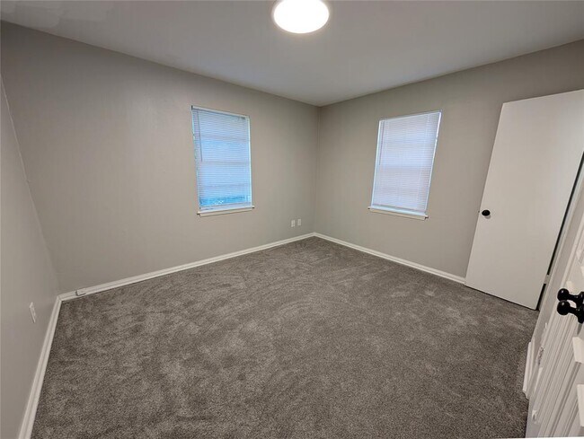 Building Photo - 2709 SW 55th St