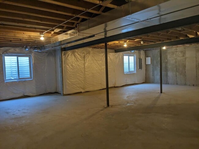 Building Photo - 2 Solara Ct