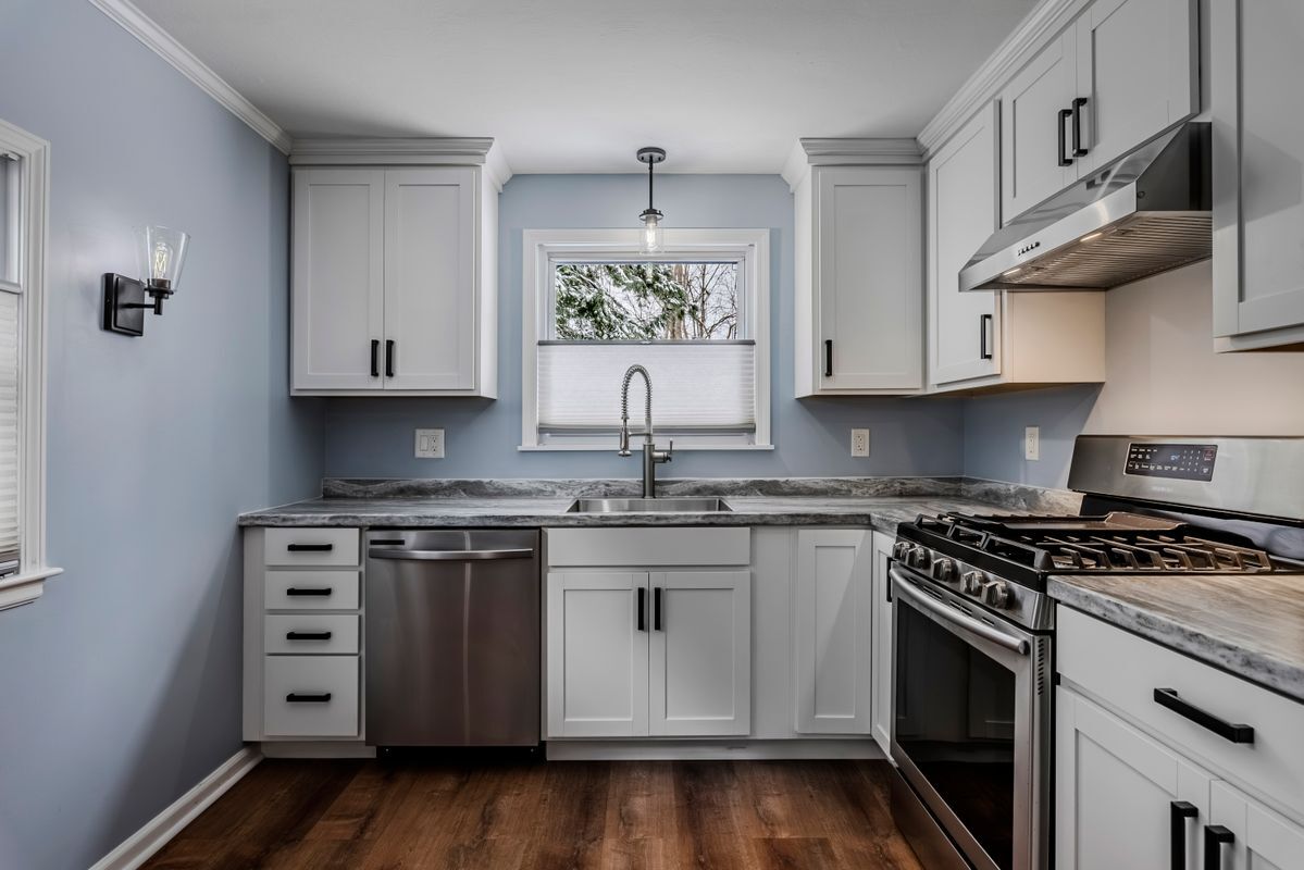 Building Photo - 602 E Garden St