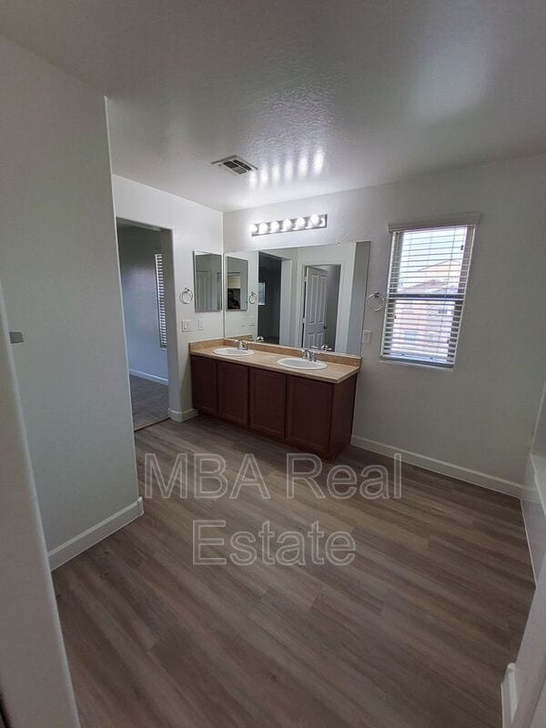 Building Photo - 7840 W Monte Vista Rd