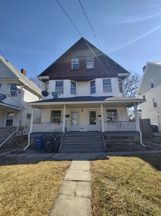 Building Photo - 1459 Ridgewood Ave