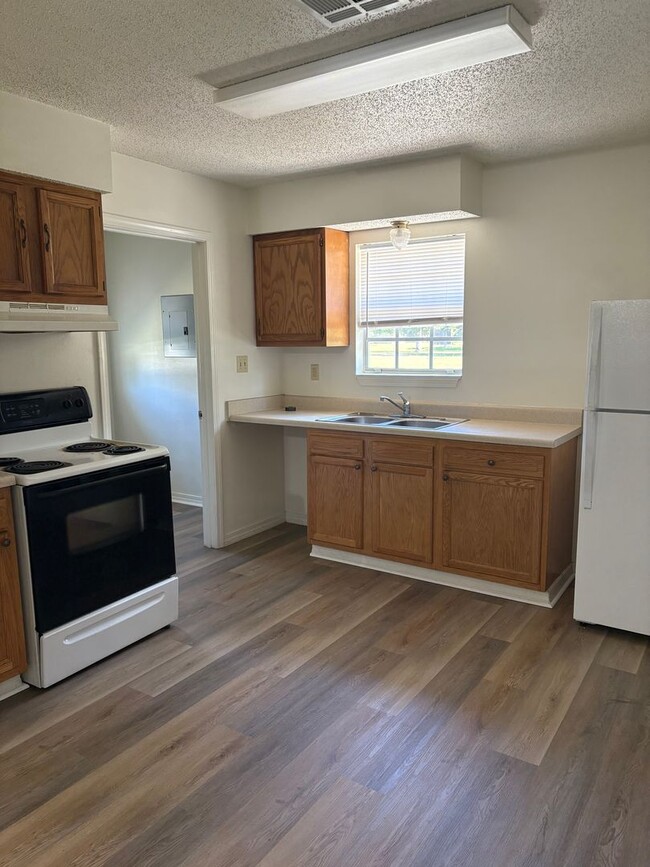 Building Photo - Waveland Duplex