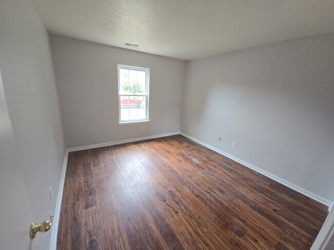 Building Photo - 5360 Chatham Hall Dr