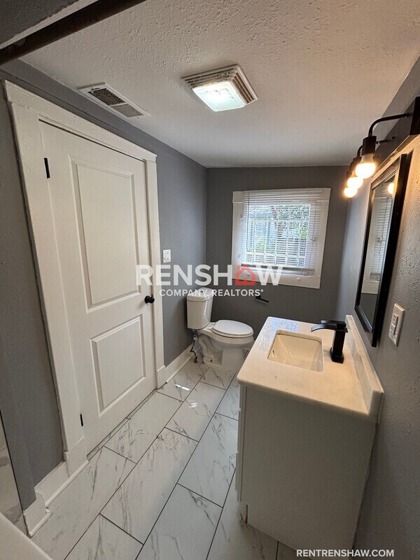 Building Photo - 3589 Faxon Ave