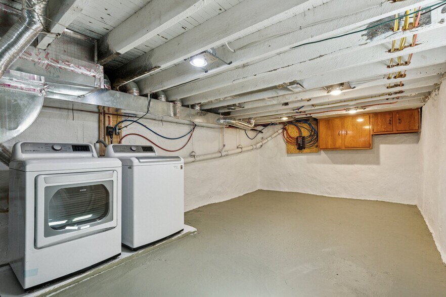 Basement / Laundry - 155 Sheldon Ln