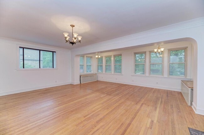 Building Photo - 6833 S Cregier Ave