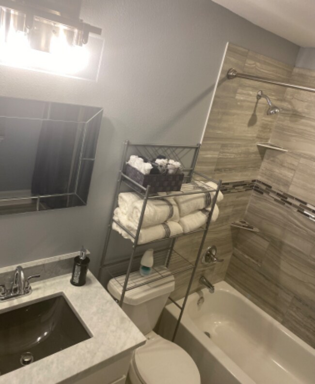 Building Photo - 7108 Selma St