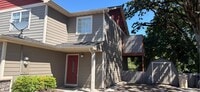 Building Photo - 1060 SE Miller Ave