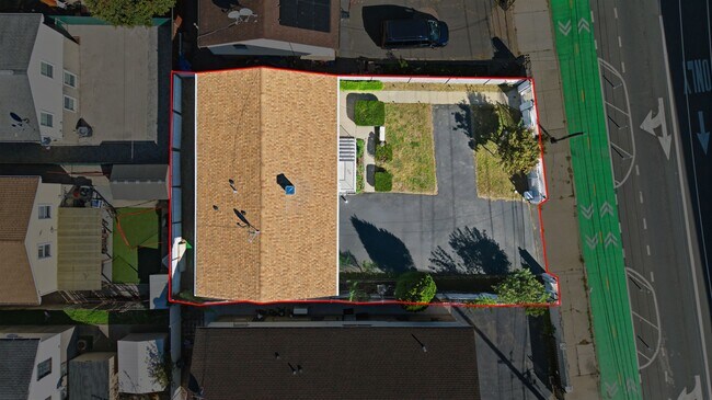 Building Photo - 87 Merseles St