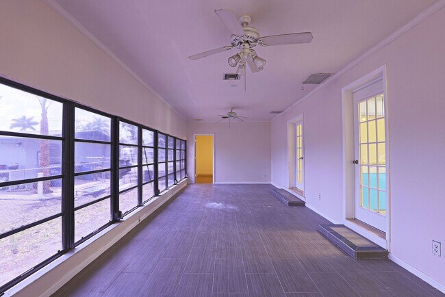 Building Photo - North Fort Myers Single Family Home AVAILABLE NOW