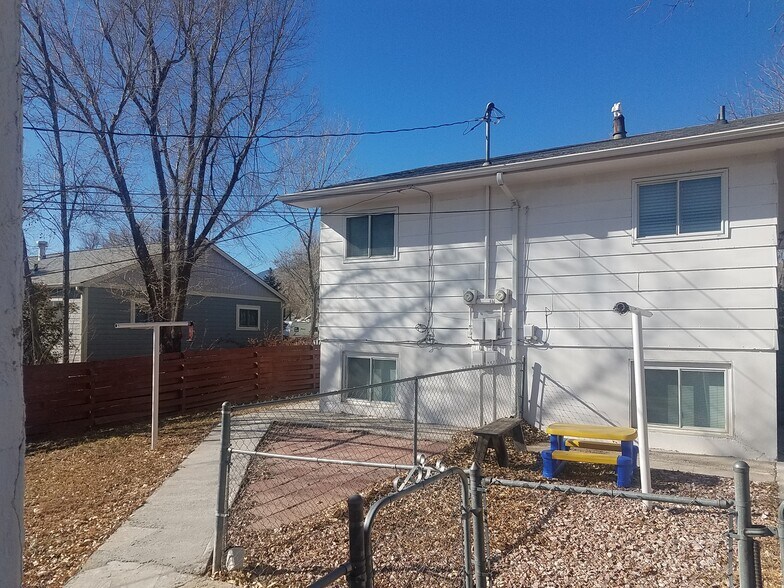 Building Photo - 2221 Cooper Ave