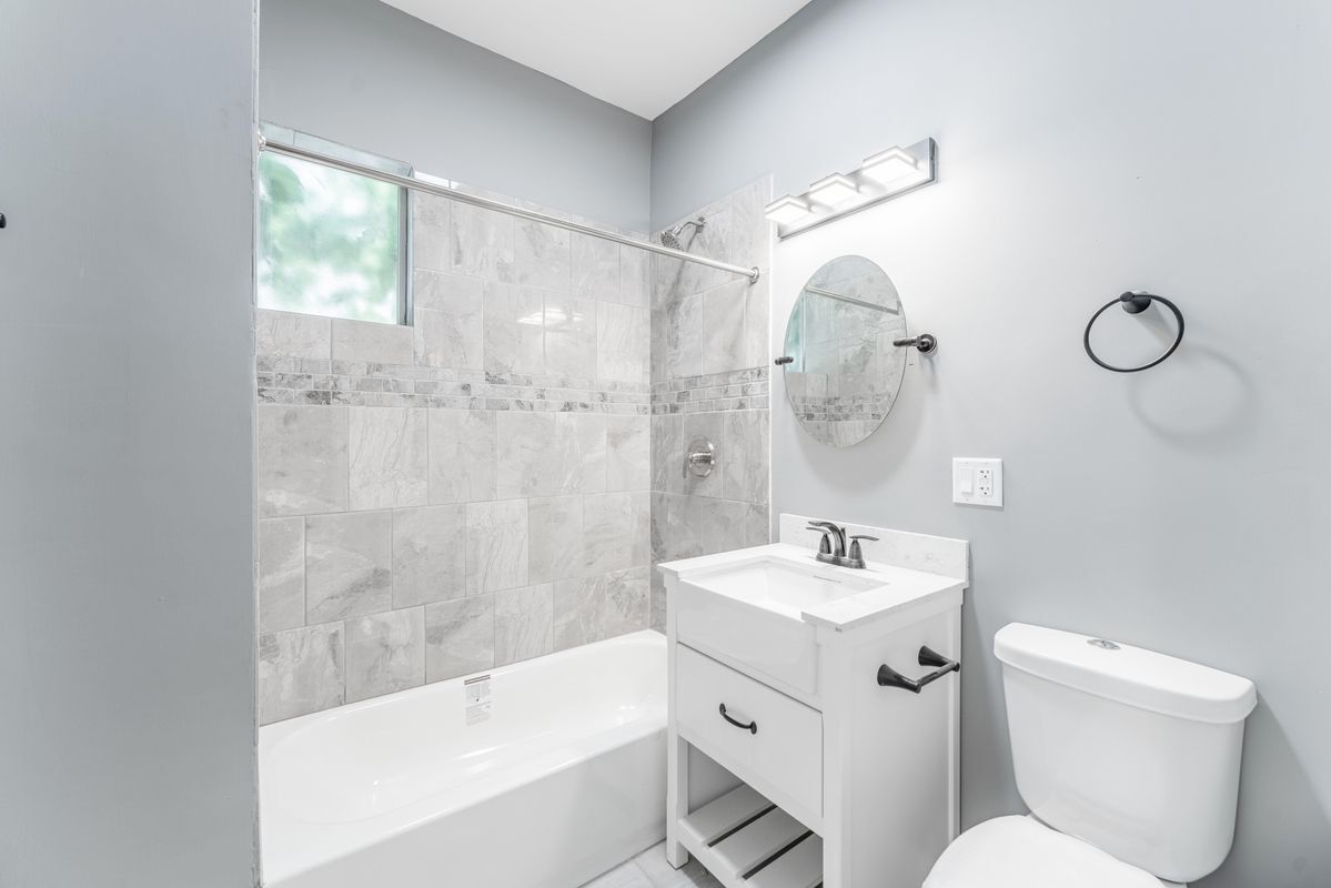 Building Photo - 5025 W Huron St