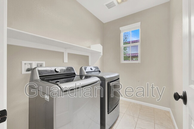Building Photo - 2548 Sable Creek St