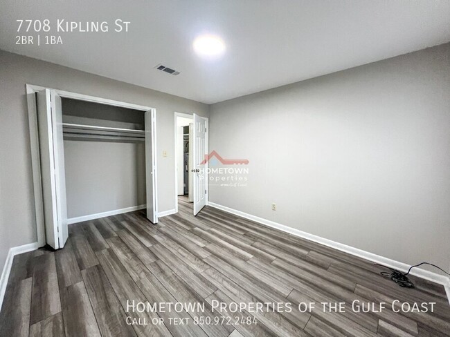 Building Photo - Charming 2-Bedroom Duplex in Pensacola