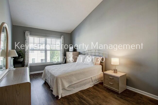 Building Photo - Discover this well-appointed 3-bedroom, 2-bath home in Indianapolis within an HOA community