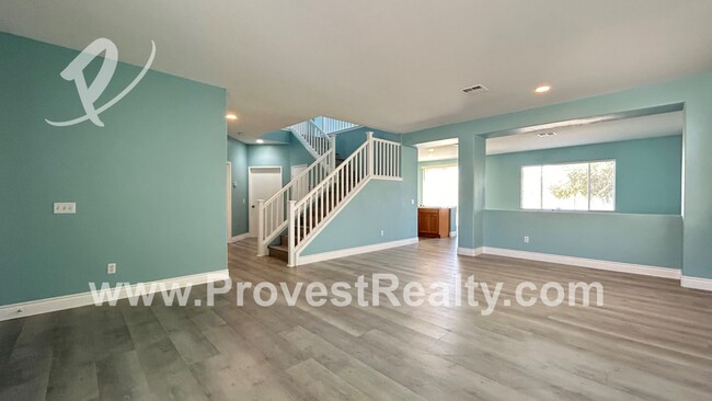 Building Photo - 5 Bedroom, 3.5 Bathroom Victorville Home w...