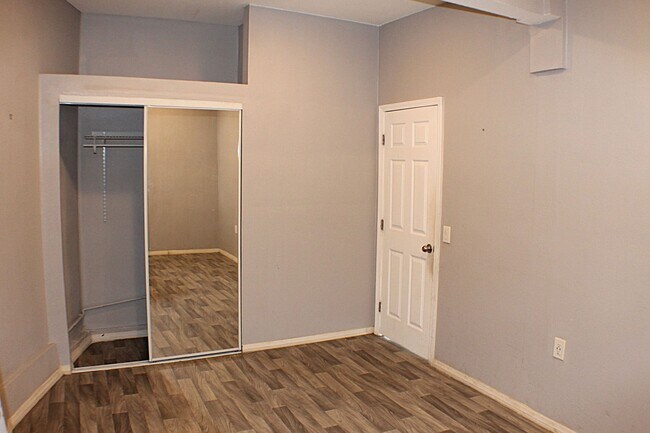 Building Photo - Amazing 5 bedroom home for rent in North F...