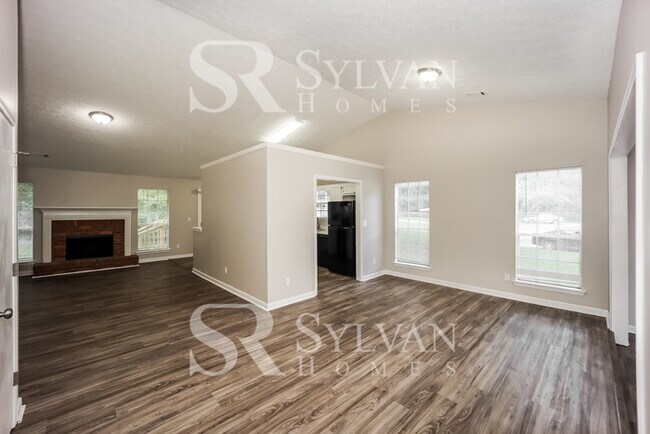 Building Photo - Feel right at home in this charming 3 bedr...