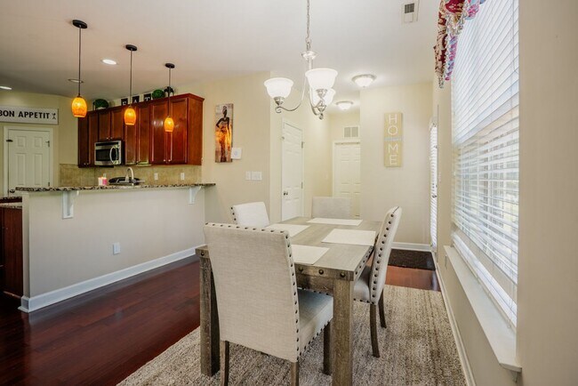 Building Photo - 4 Bedroom Home in the Village at Rolesville