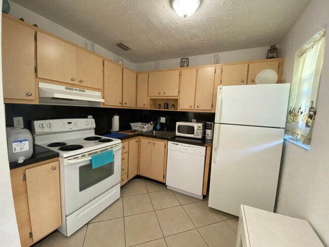 Building Photo - 700 Layne Blvd