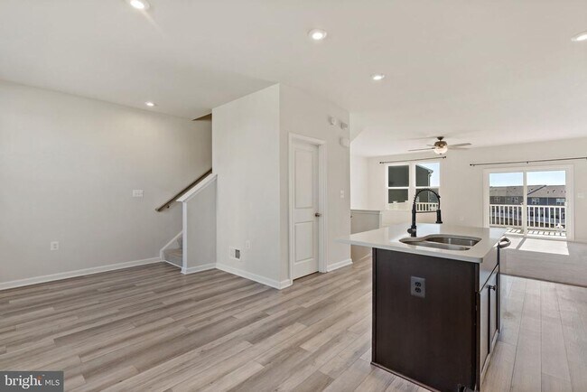 Building Photo - 66 National St