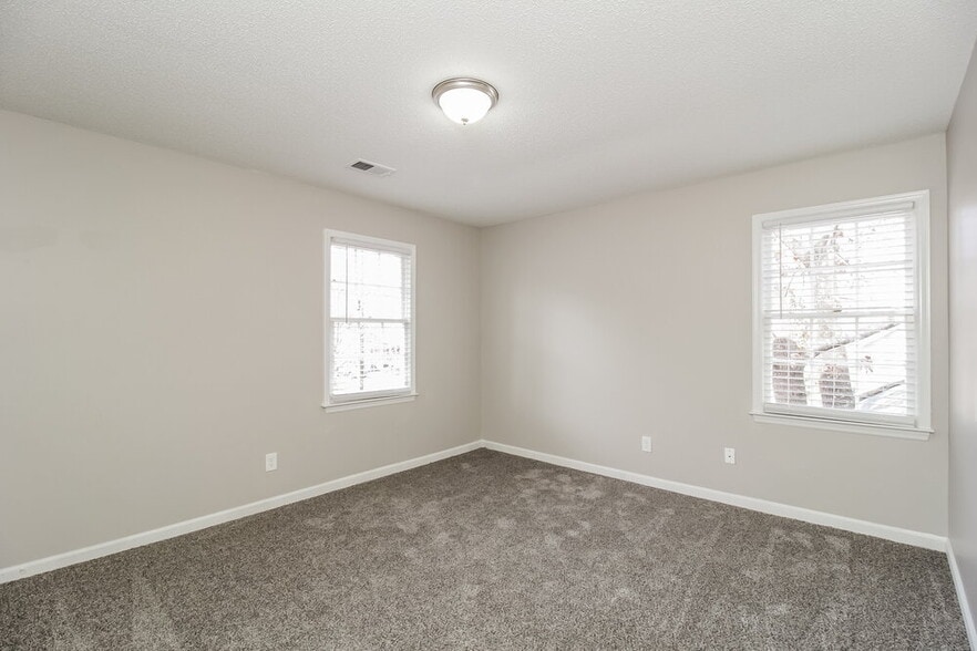 Building Photo - 5196 Olde Mill Dr NE