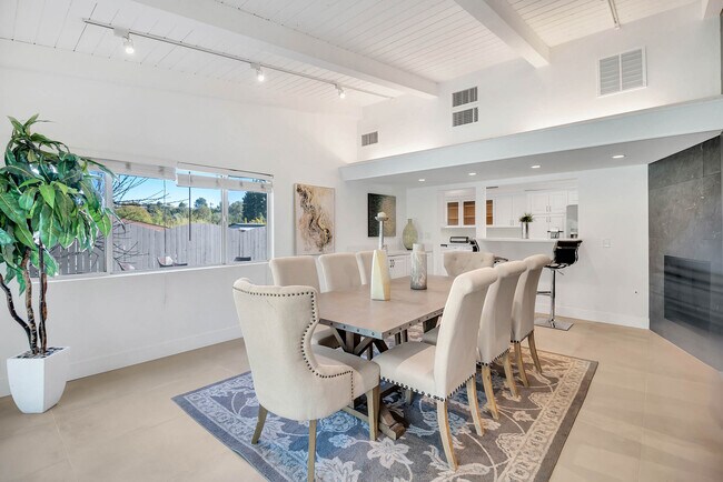 DINING ROOM - 16047 Meadowcrest Rd