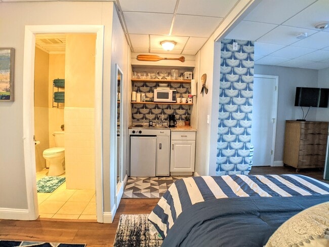 Building Photo - 885 Laconia Rd