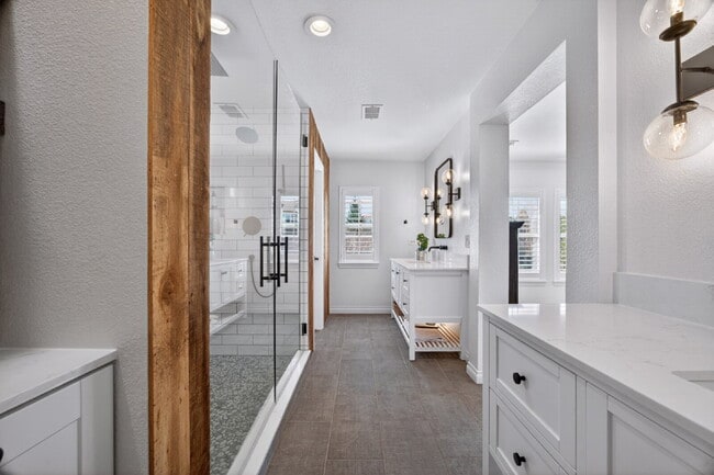 Building Photo - "Spacious 5-Bedroom Retreat on South Quantock Way - Perfectly Designed for Comfort and Style!"  A...