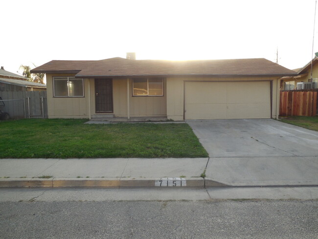 Primary Photo - 3 Bedroom / 1.5 Bath House