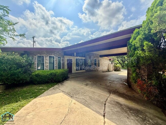 Building Photo - 100 Bluet Ln