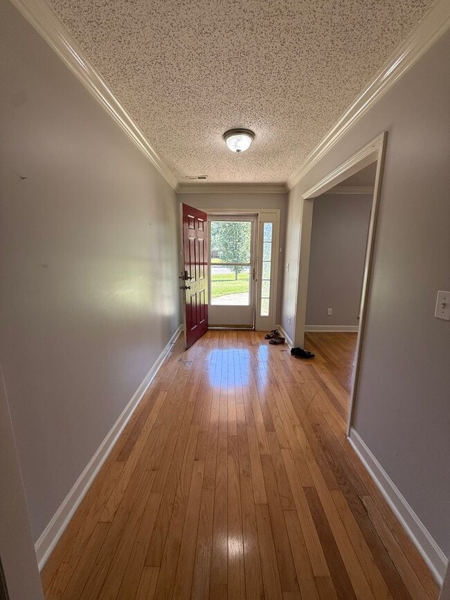 Building Photo - 4/2 Home Available Now!