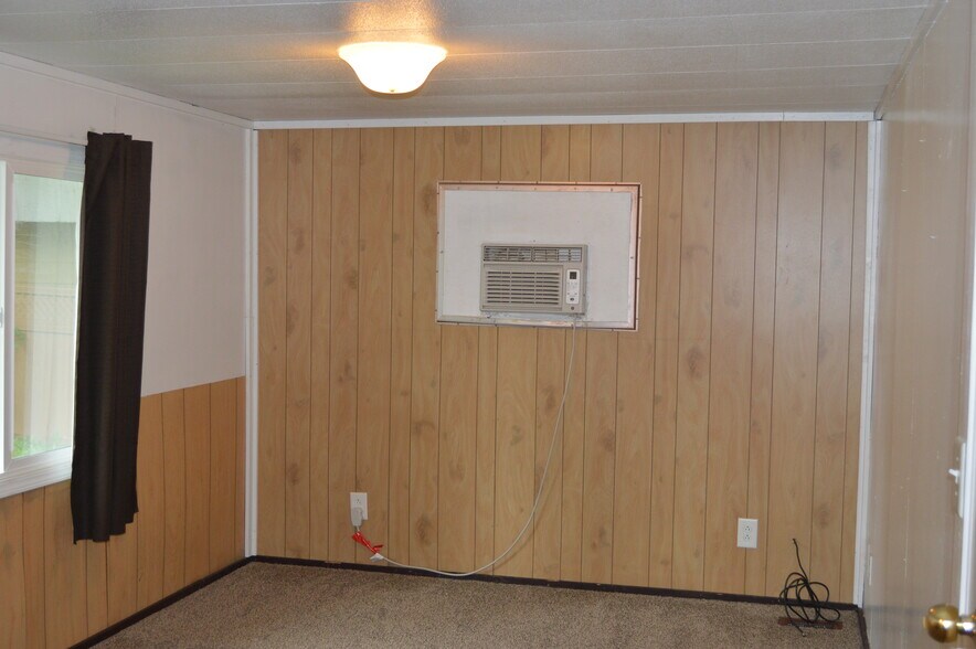 Building Photo - 3537 School Dr