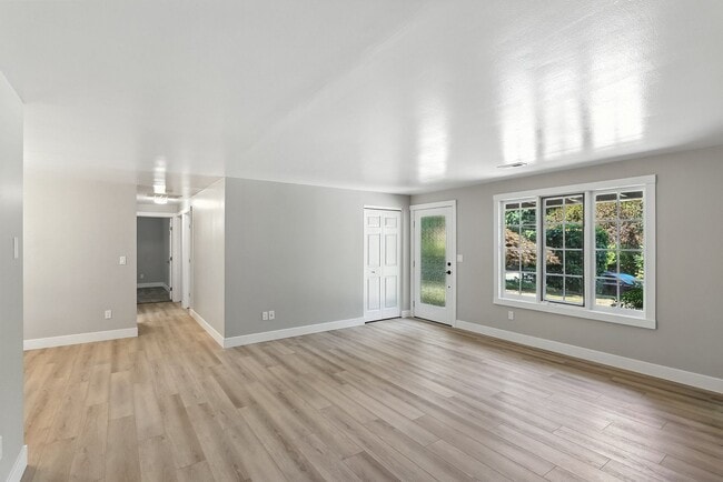 Building Photo - Beautifully Remodeled One Level 3 Bedroom,...