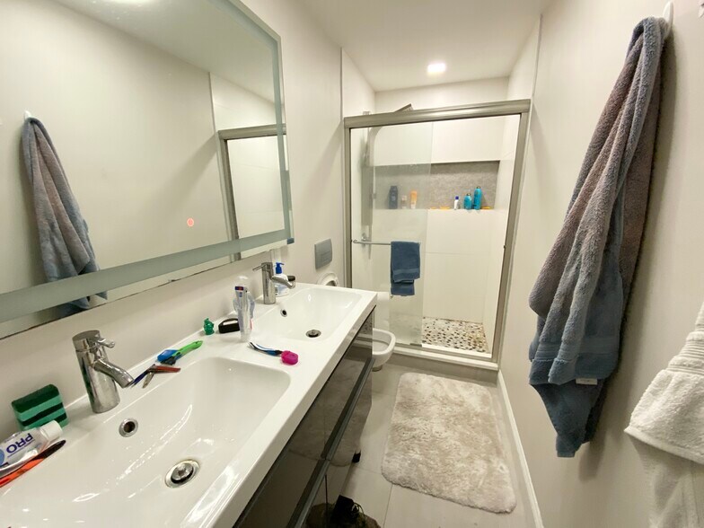 Building Photo - 113 Hillside St