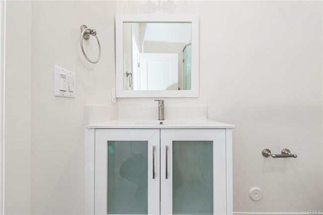 Building Photo - 305 Main St