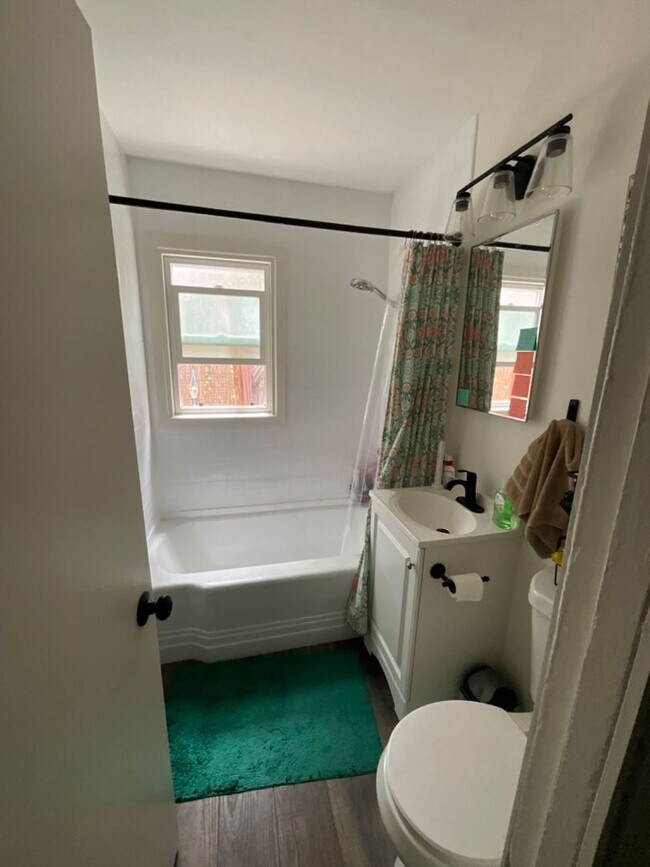 Building Photo - 1 bed, 1 bath - South Mission Hills neighborhood