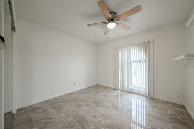 Building Photo - 2851 E Acoma Dr