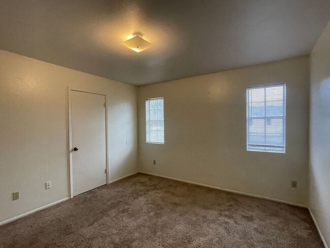 Building Photo - 8840 Glen Meadow Ln