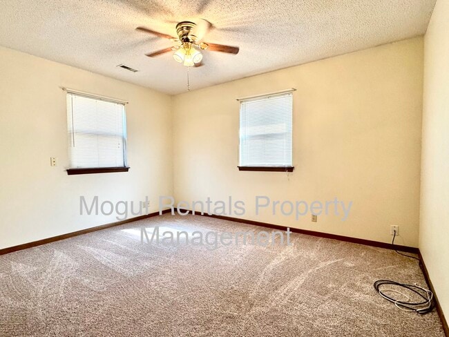 Building Photo - 1727 S Gold St