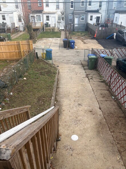 Building Photo - 3715 Oakmont Ave